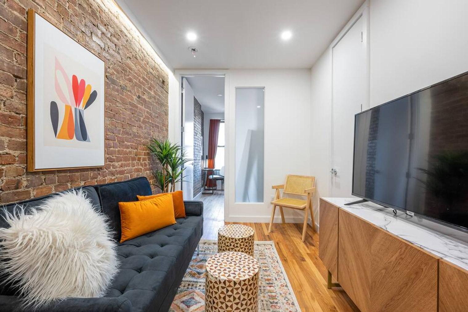 ONE BEDROOM APARTMENT IN HELL’S KITCHEN, MANHATTAN