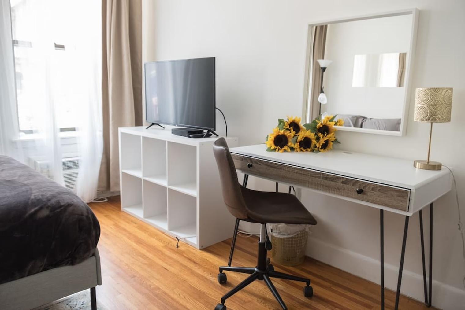 DECENT STUDIO IN LENOX HIL, MANHATTAN