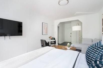STUDIO  IN YORKVILLE, MANHATTAN