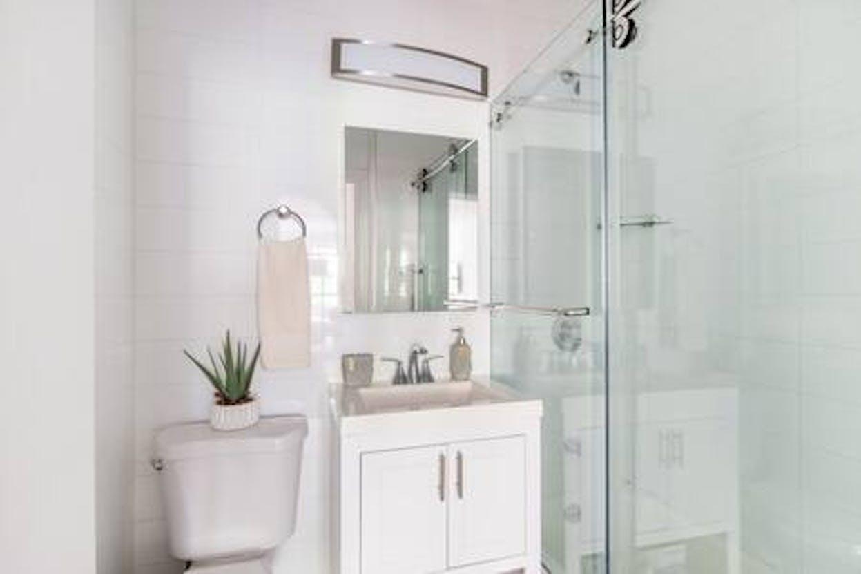 STUDIO  IN YORKVILLE, MANHATTAN