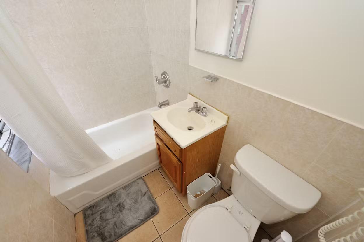 STUDIO IN UPPER WEST SIDE, MANHATTAN